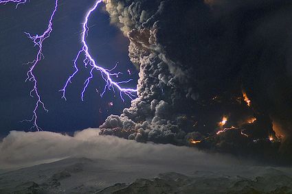 Fantastiche fotografie di fulmini e tempeste non comuni - Eruzione Vulcano Fantastiche fotografie di fulmini e tempeste non comuni - Eruzione Vulcano