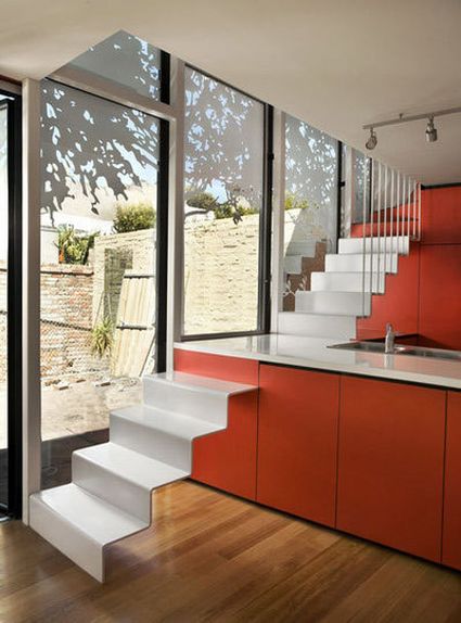 Scale per interni dal design suggestivo - Scale integrate ripiano cucina Scale per interni dal design suggestivo - Scale integrate ripiano cucina