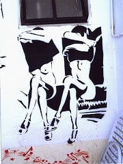 Grande Fratello 11: Raoul coinvolge in un bollente spogliarello le ragazze della casa!