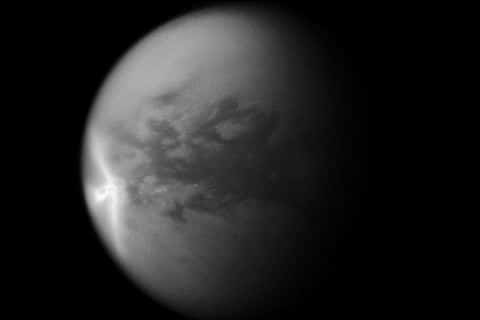 Piove del metano su Titano, il satellite naturale più grande di Saturno Piove del metano su Titano, il satellite naturale più grande di Saturno