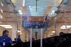 Nel primo weekend di vendite USA, il nuovo iPad 2 Apple ha fatto registrare il sold out con 1 milione di esemplari venduti. Nemmeno il suo predecessore