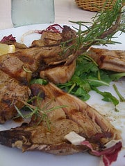 Costolette di agnello con carciofi, una ricetta ottima per Pasqua