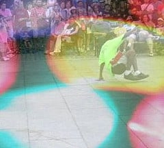 Il Principe Carlo d'Inghilterra balla la breakdance, guarda!