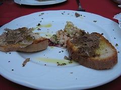 Bruschetta con ciauscolo e tartufo