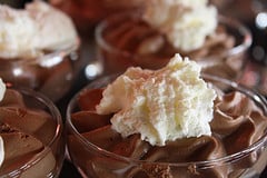 Mousse al caffé con panna montata e savoiardi, un dessert da favola