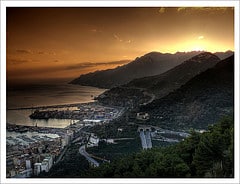 Cronaca di Salerno: romeno uccide moglie e figlio per gelosia